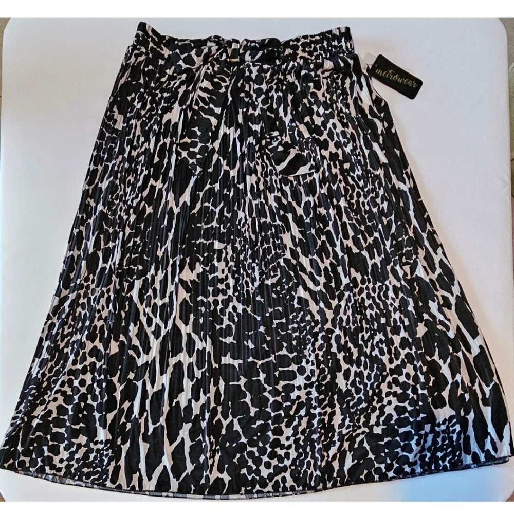 Metro Wear Pleated Skirt Women's M NWT